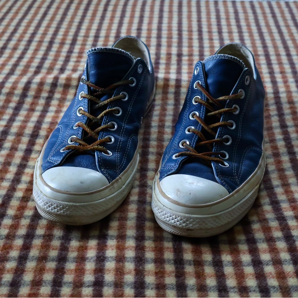 Leather low top converse with leather strings. Men’s size 11.5